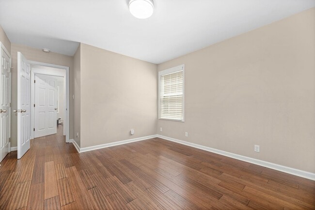 Building Photo - (Coming Soon) Renovated Home just minutes from Uptown!