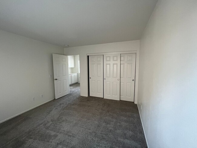 Building Photo - Beautiful home in central location of Victorville