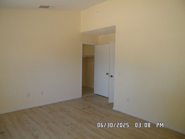 Building Photo - 3 Bedrooms, 2 Bathrooms, 3 Car Garage, Fir...