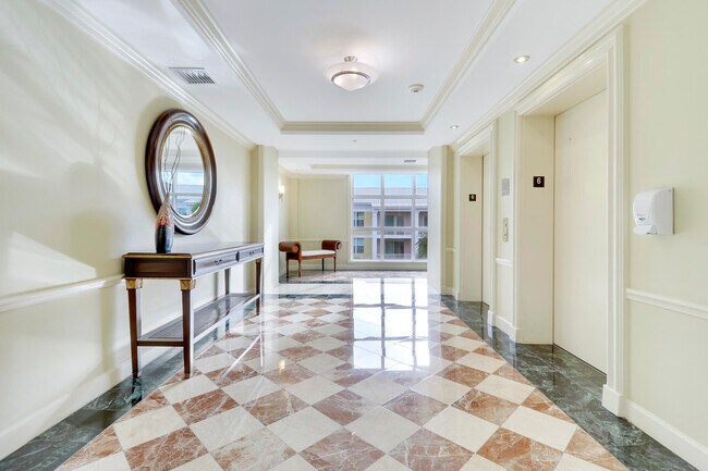 Building Photo - 804 E Windward Way