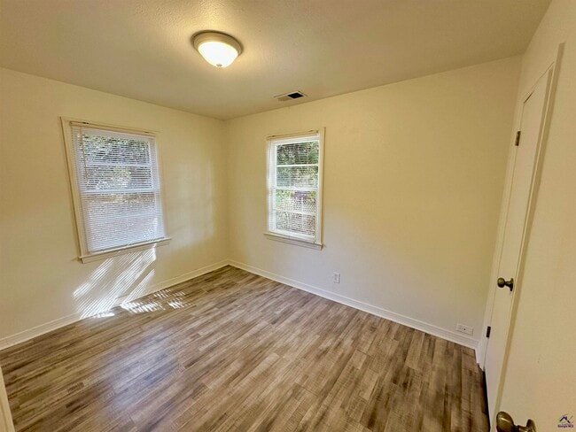 Building Photo - 108 Smith Pl