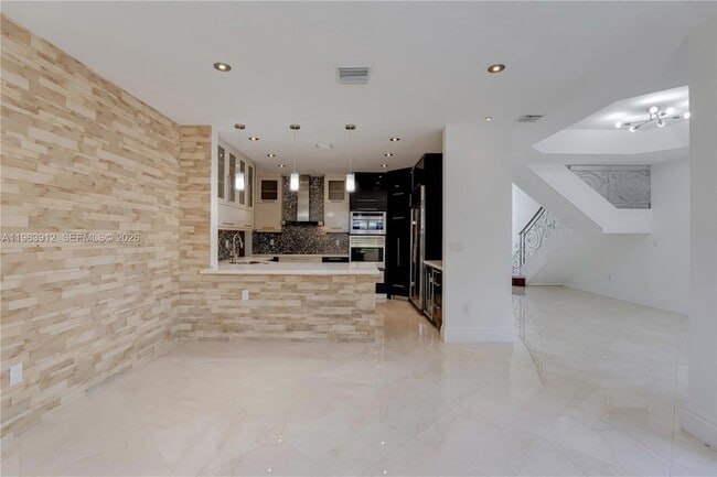 Building Photo - 7044 NW 115th Ct