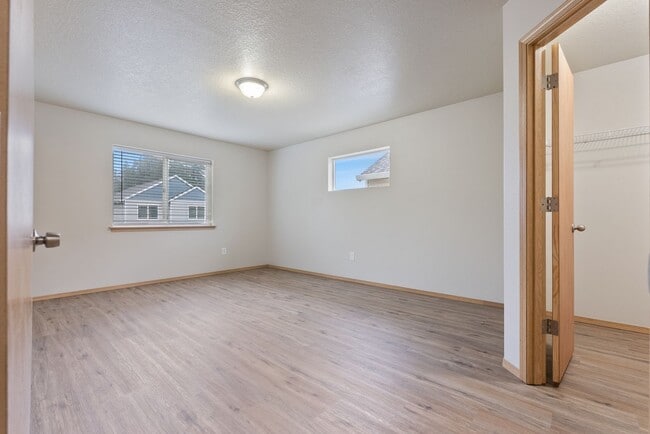 Building Photo - Beautiful 4bed/2.5bath home