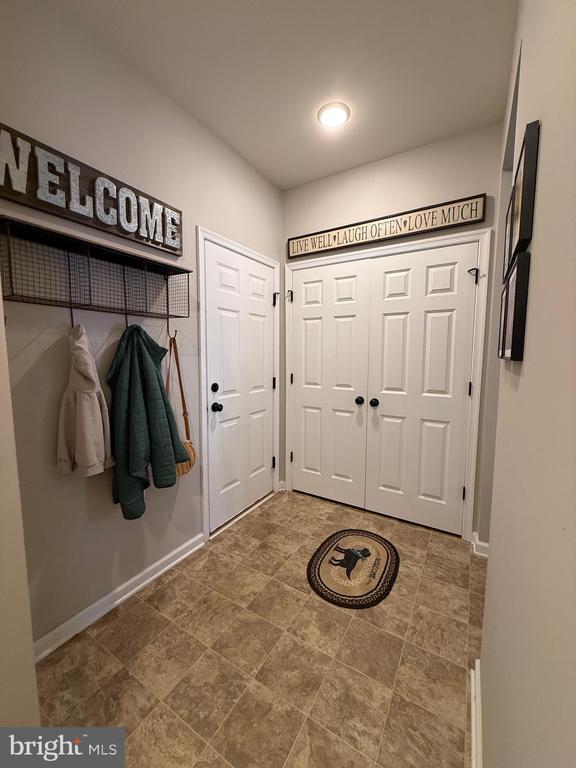 Building Photo - 31 Par Ln