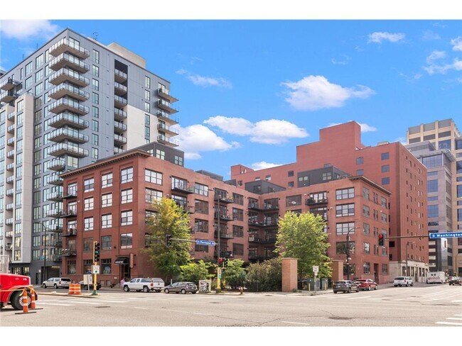 Building Photo - 607 Washington Ave S