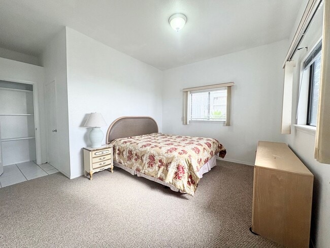 Building Photo - Stunning Ocean View 4/4 Home in Highly Desirable Neighborhood