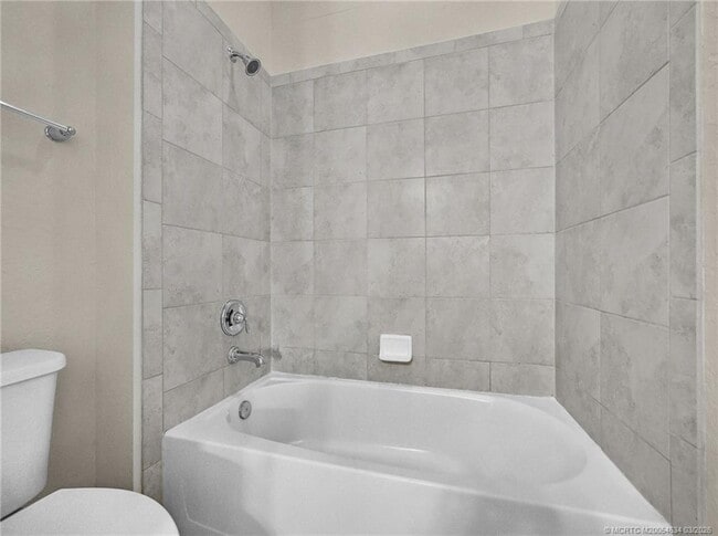 Building Photo - 724 SW Sea Green St