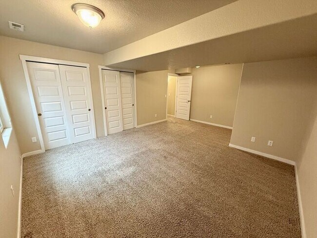 Building Photo - Beautifully Maintained 5 Bed, 3 Bath Home in Loveland!