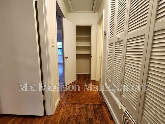 Building Photo - 105 Evora St