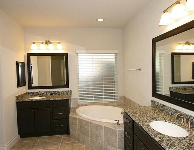 Building Photo - 143 Trophy Canyon Dr