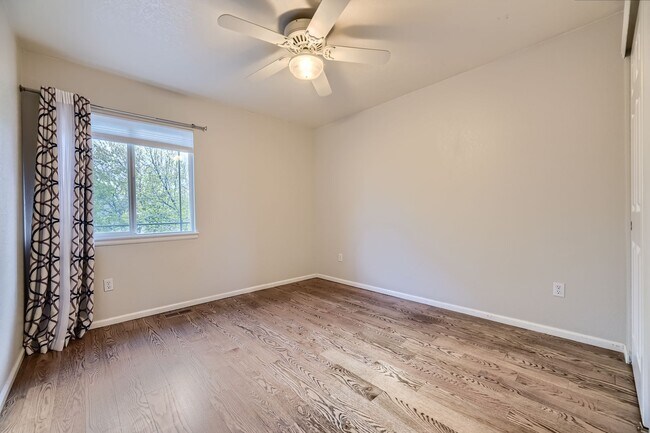 Building Photo - Luxury Living Awaits in this Grant Ranch H...