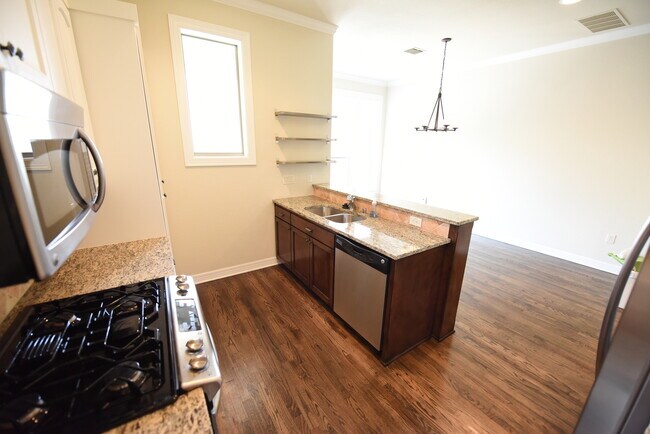 Building Photo - Beautiful 3-Story Lakewood Townhome!