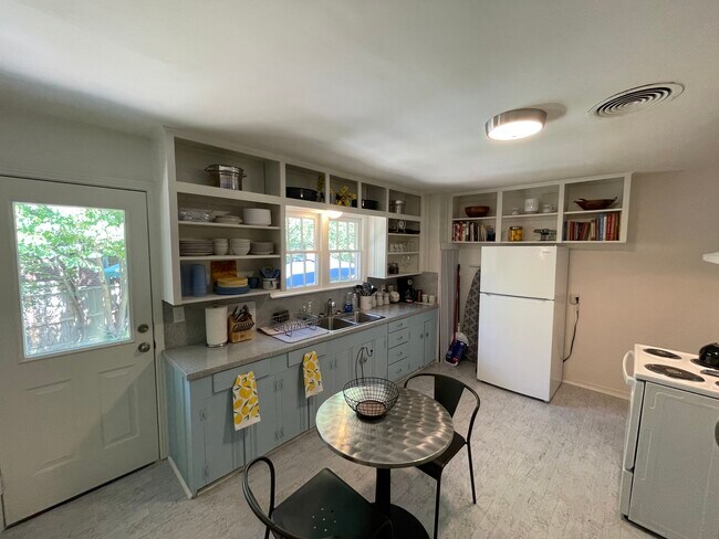 Building Photo - 1924 S Wiley Ave