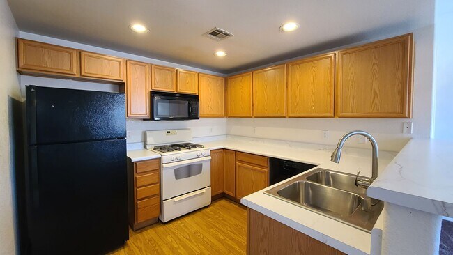 Building Photo - 2 Bedroom Condo located in Southwest Las Vegas