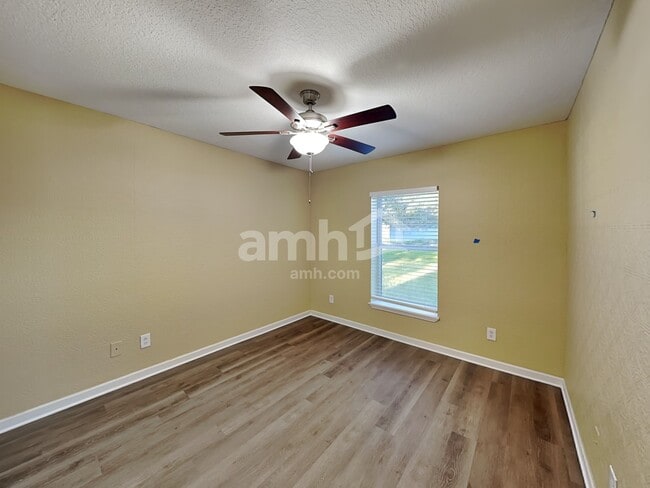 Building Photo - 3090 SW Boxwood Cir