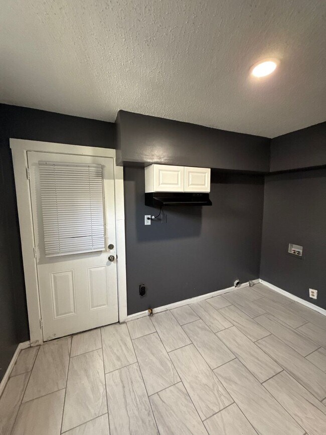 Building Photo - Welcome to your dream home!