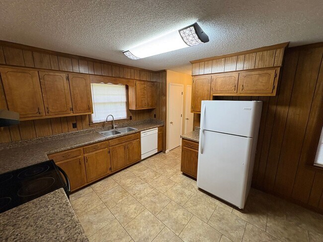 Building Photo - 107 Teressa Dr