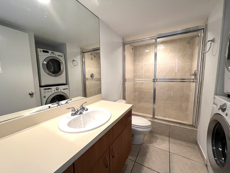 Building Photo - 5600 Collins Ave