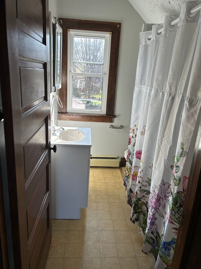 Building Photo - House for Rent