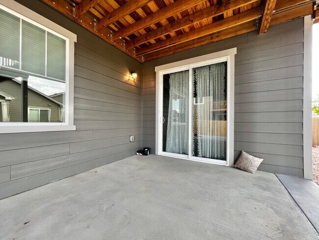 Building Photo - 5636 Bay Hl Dr
