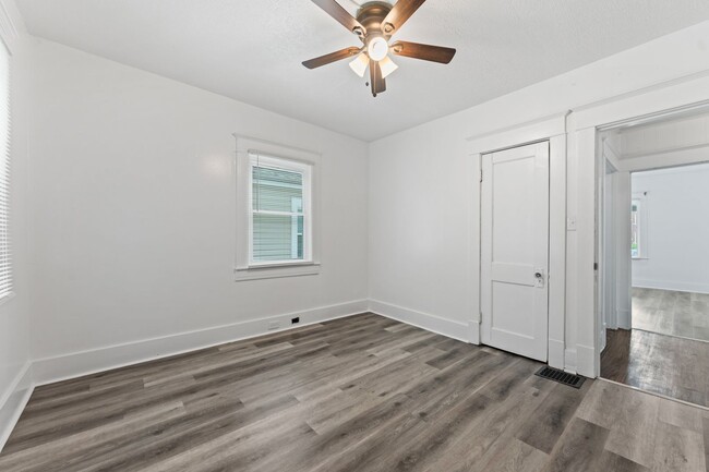 Building Photo - Welcome home to this Westend Beauty!