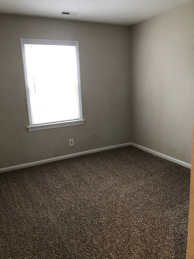 Building Photo - 3 Bedroom Townhome in Ocean Lakes