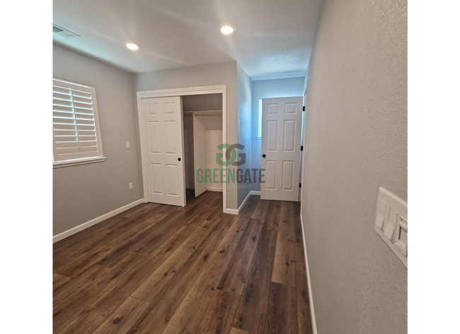 Building Photo - Gorgeous 1 Bedroom, 1 Bathroom Home Availa...