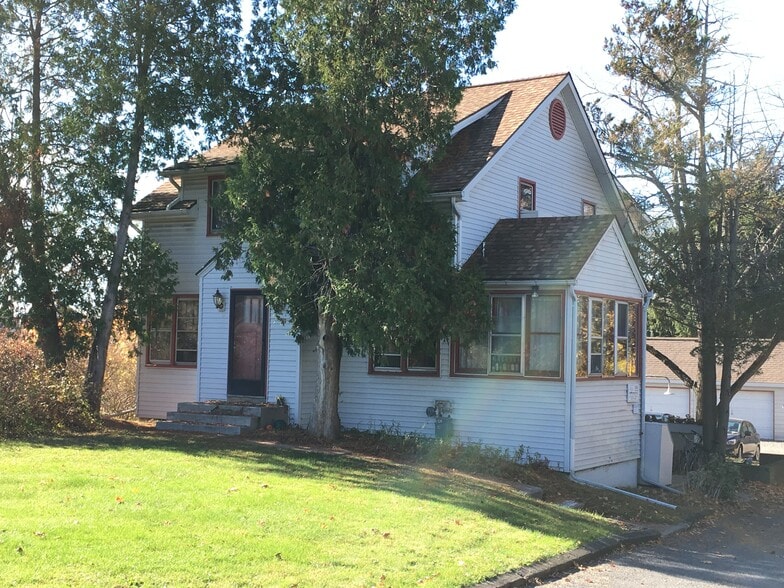 Building Photo - 1060 Danby Rd