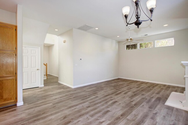 Building Photo - Evergreen home in pristine condition!