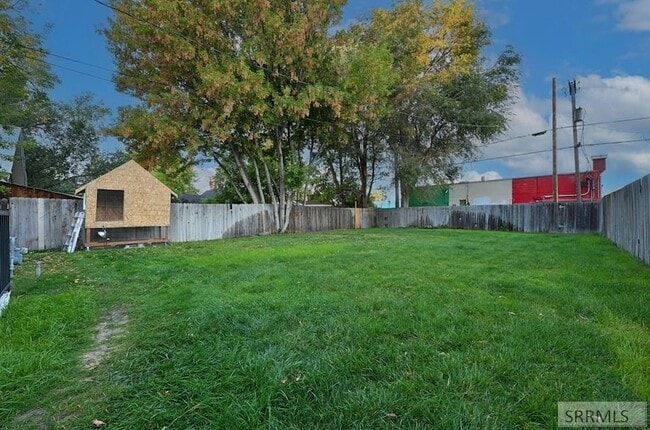 Building Photo - 425 2nd St