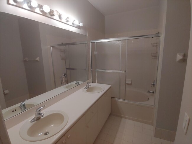 Building Photo - 2108 Shoma Dr