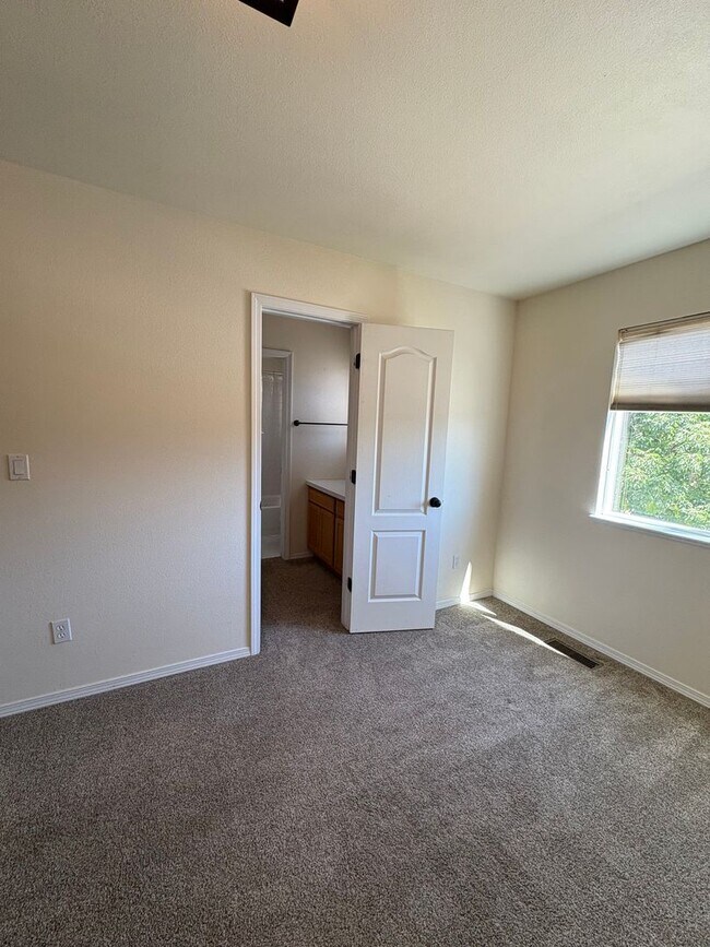 Building Photo - Stunning 2-Story 4 Bedroom Home With Finished Walk-Out Basement and Bonus Room