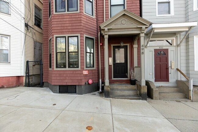 Building Photo - 498 Sumner St