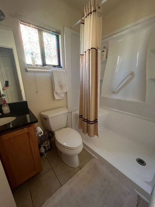 Building Photo - Furnished monthly rental home with long term lease options.