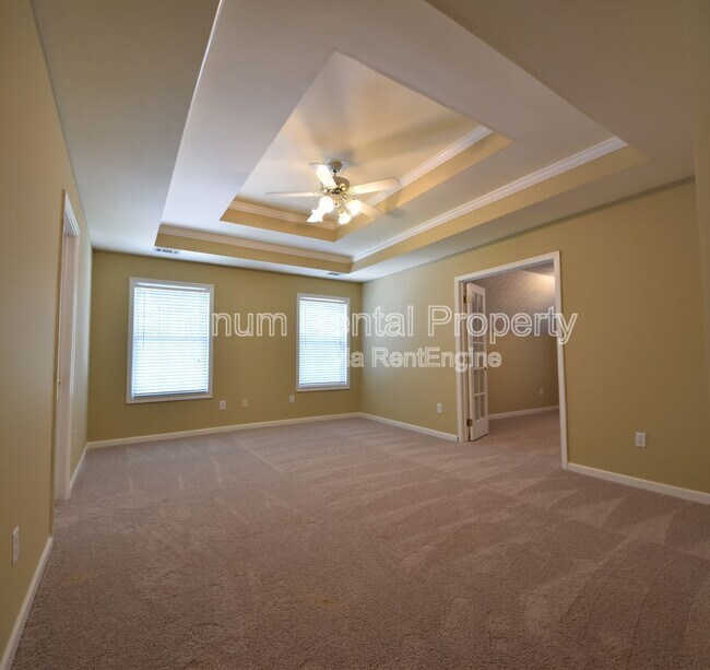 Building Photo - 950 Hillary Ln