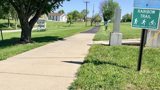 Building Photo - 1301 Tracy Ave