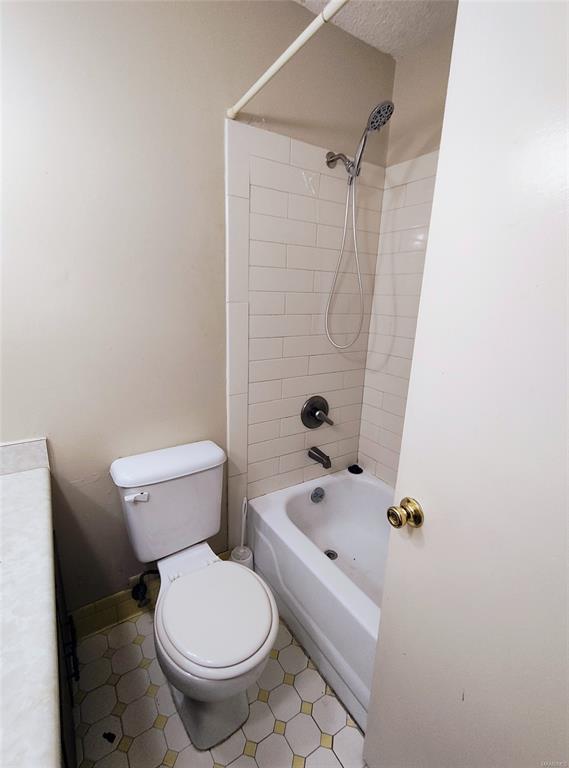 Building Photo - 2112 Cottingham Dr