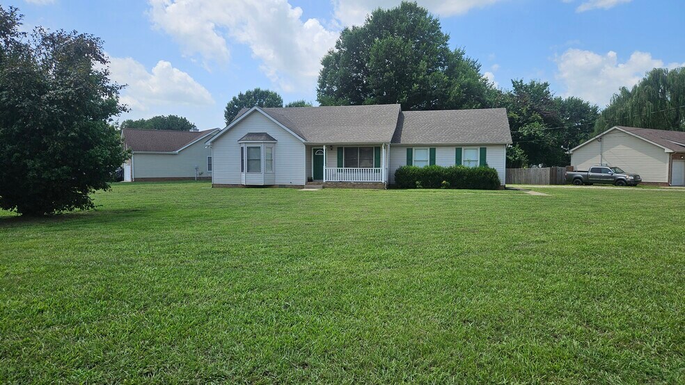 Building Photo - 620 Flower Dr