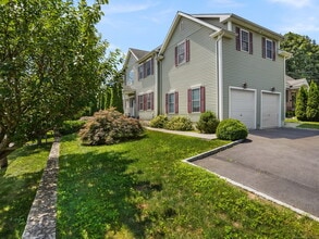 Building Photo - 56 Barholm Ave