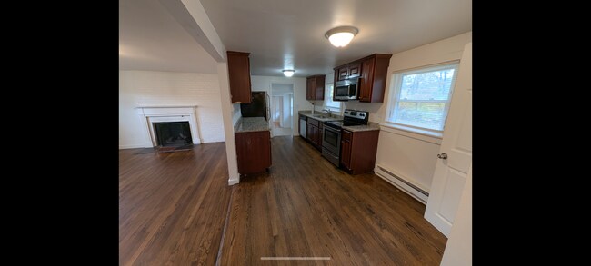 Building Photo - 28 Harding St