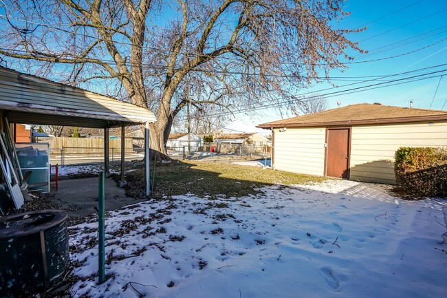 Building Photo - 3 bedroom brick ranch in Eastpointe newly ...