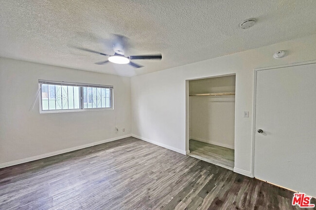 Building Photo - 1214 E 82nd St