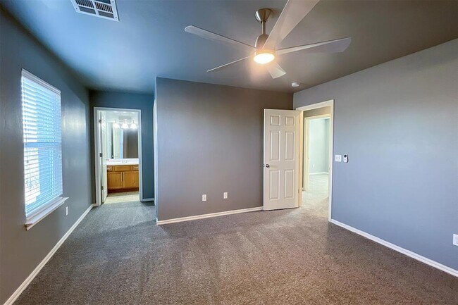 Building Photo - 7802 Bennie Terrace