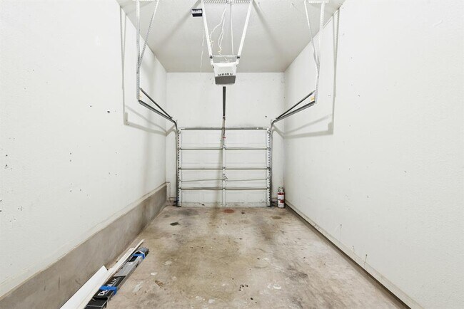 Building Photo - 7209 Oak Meadow Dr