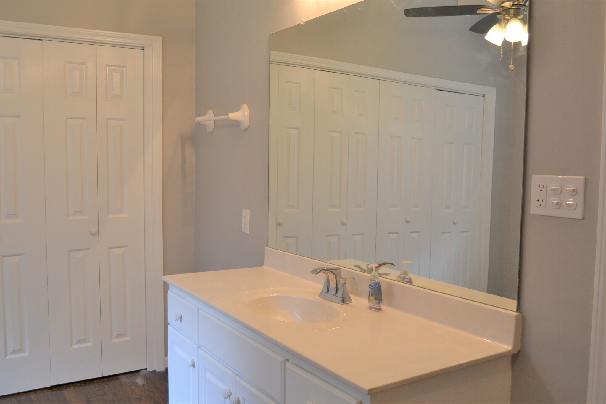 Building Photo - 1375 Nelms Dr
