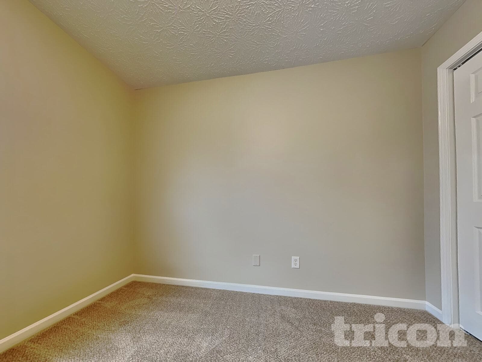 Building Photo - 37 Roxbury Ln