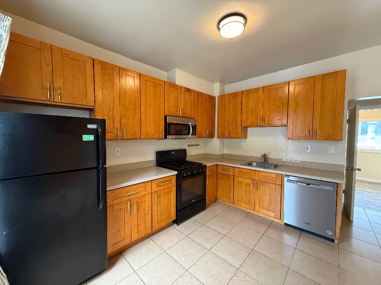 Building Photo - 2921-2923 20th St