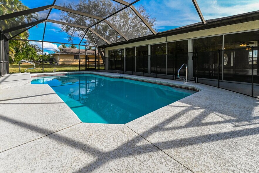 Building Photo - 1705 SE 8th Terrace