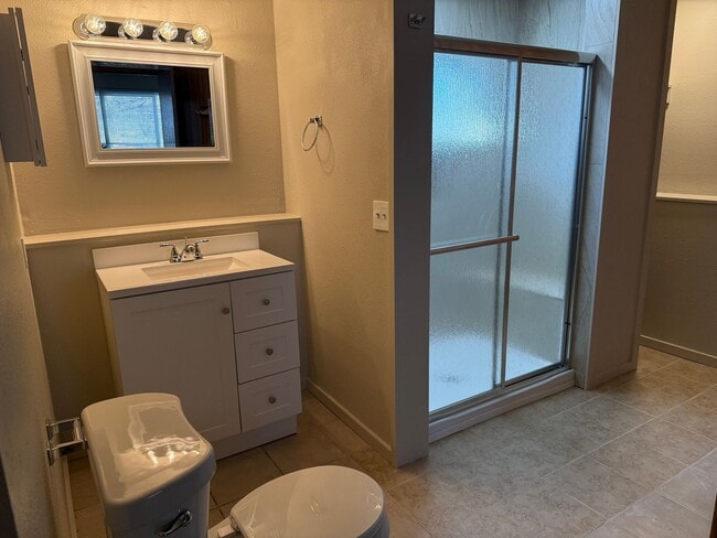 Building Photo - Welcome to Grandview Estates!