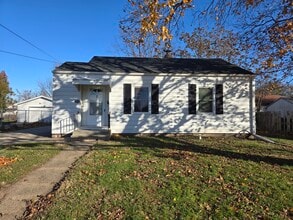 Building Photo - 1016 W 5th St S